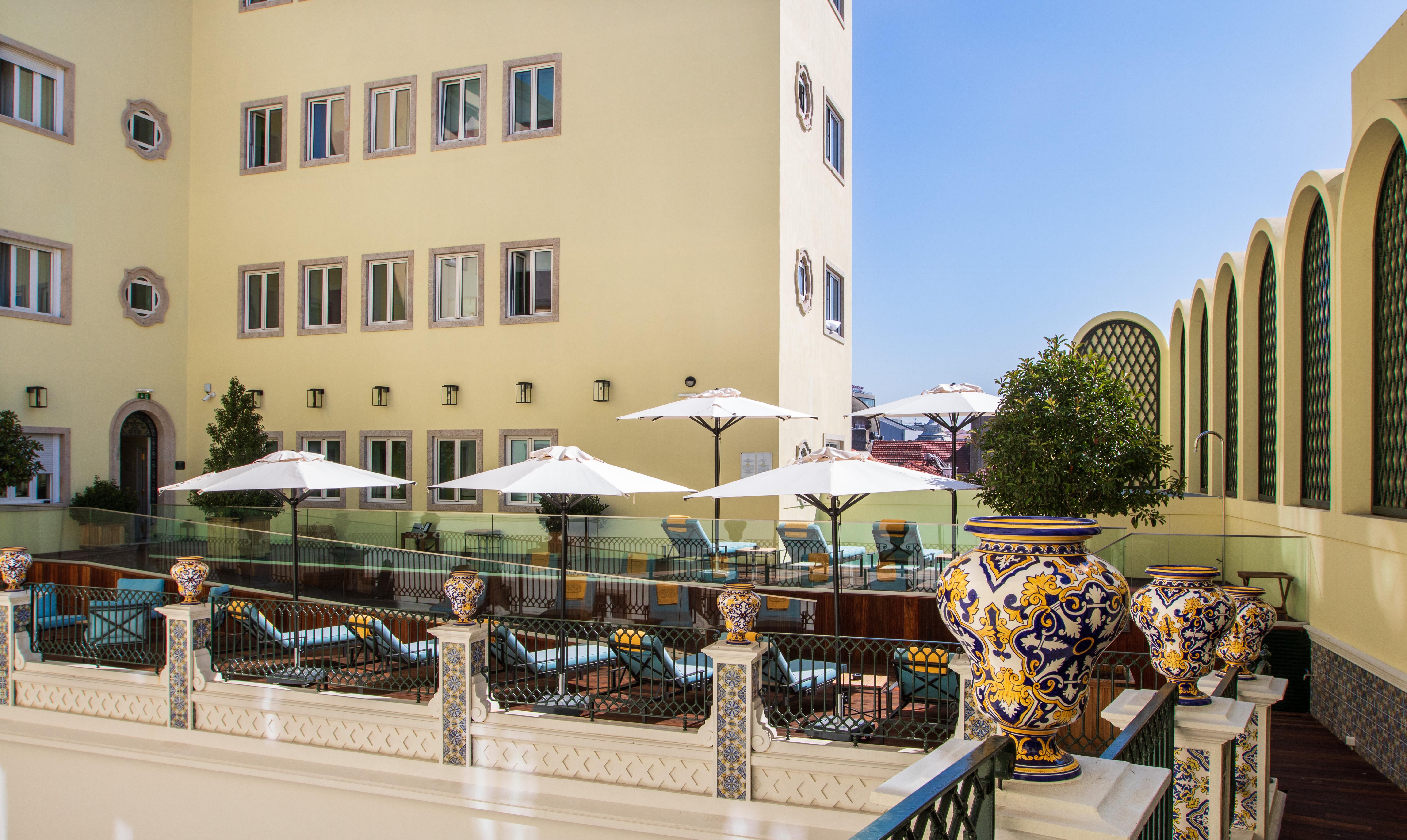 Hospes Infante Sagres Porto - Small Luxury Hotels Of The World מראה חיצוני תמונה The hotel's courtyard