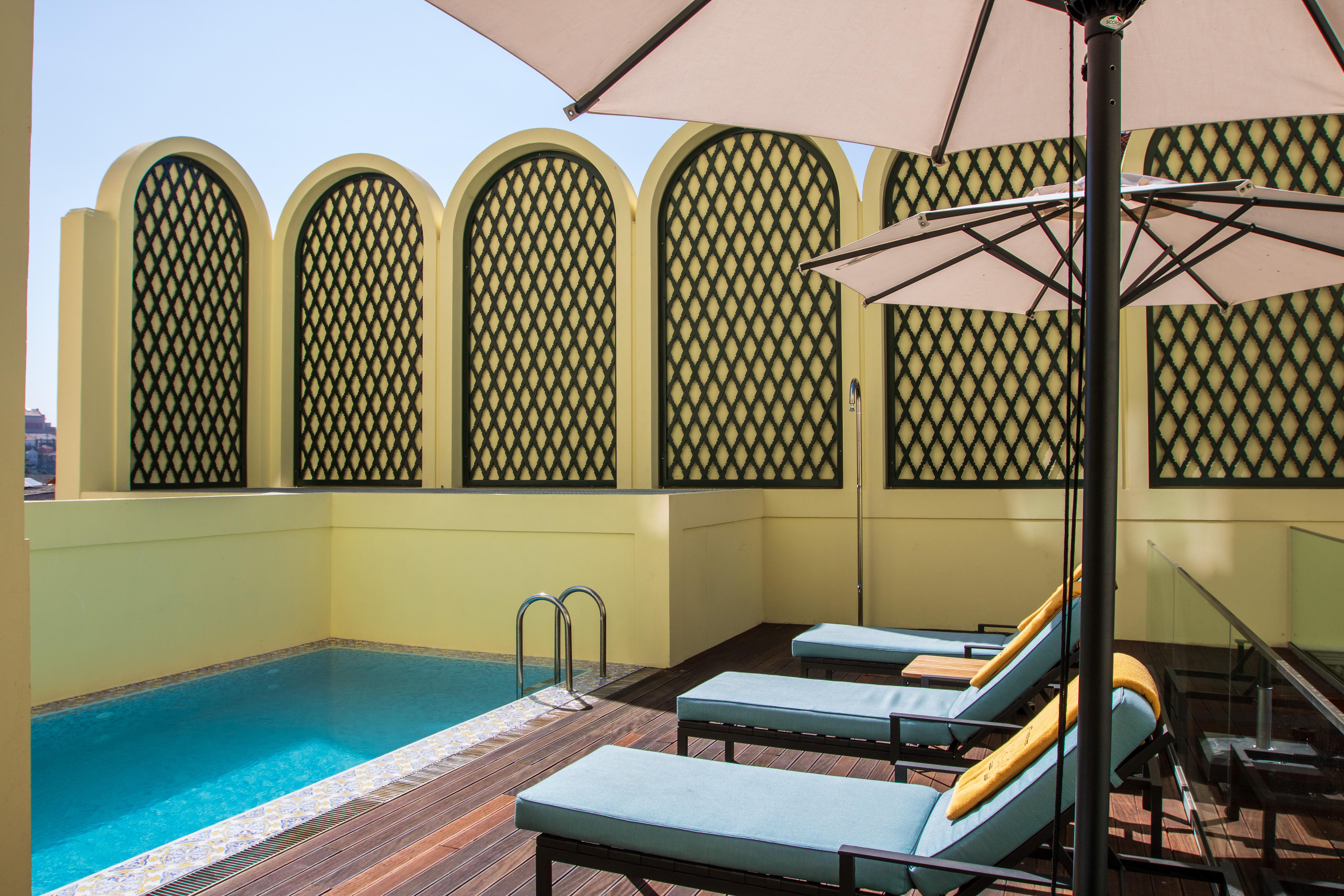 Hospes Infante Sagres Porto - Small Luxury Hotels Of The World מראה חיצוני תמונה The pool at the hotel