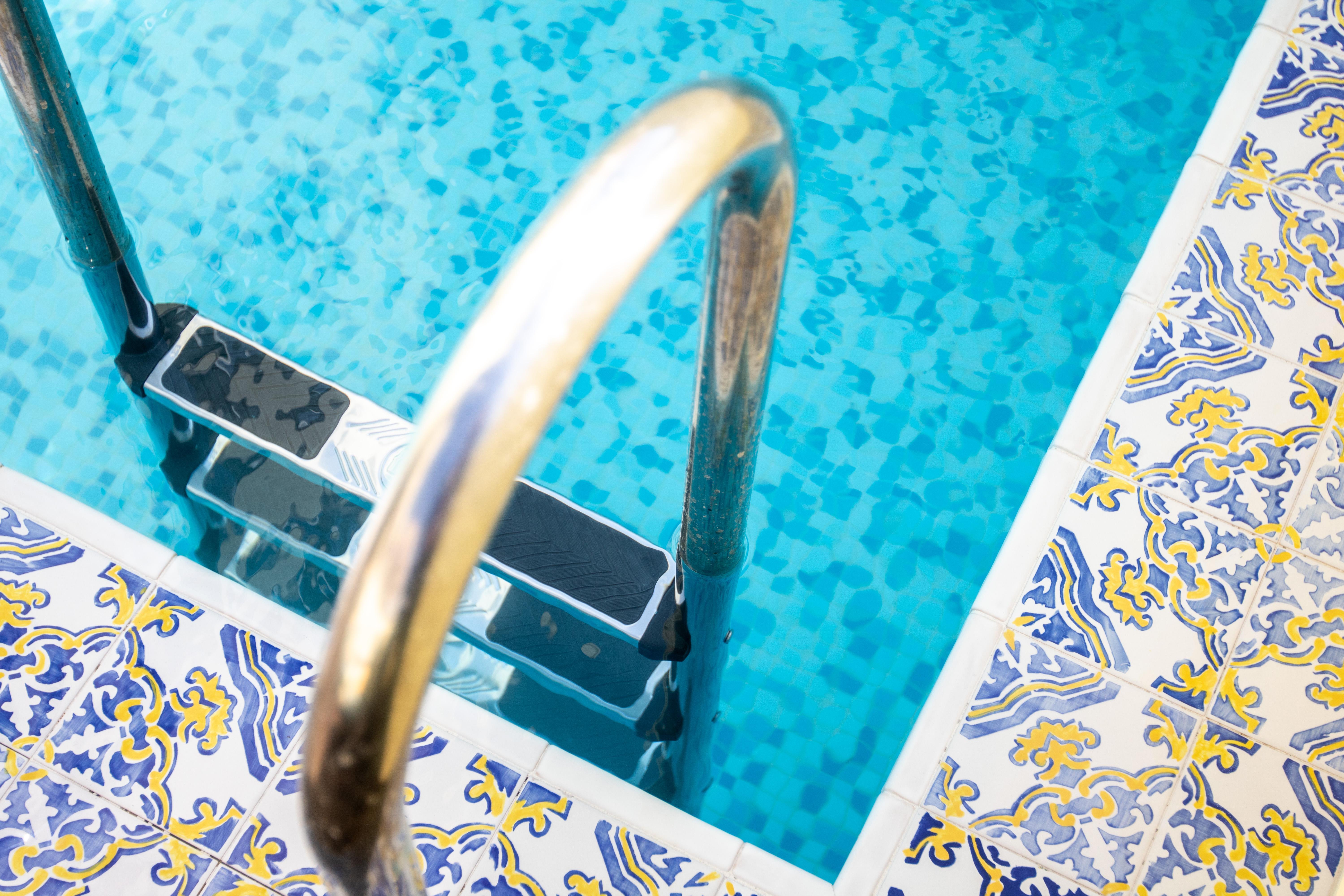 Hospes Infante Sagres Porto - Small Luxury Hotels Of The World מראה חיצוני תמונה A swimming pool ladder