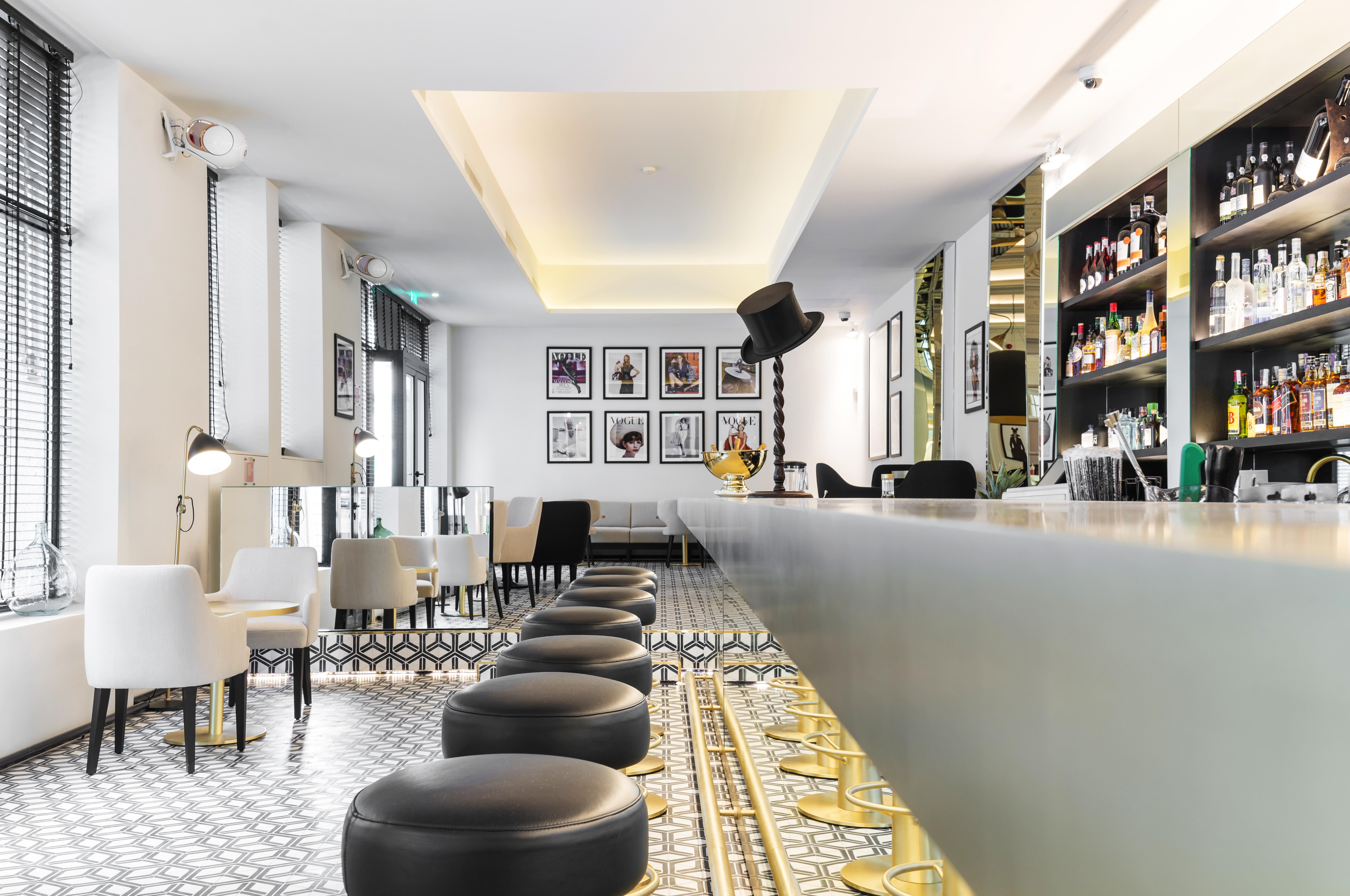 Hospes Infante Sagres Porto - Small Luxury Hotels Of The World מראה חיצוני תמונה The bar at the hotel
