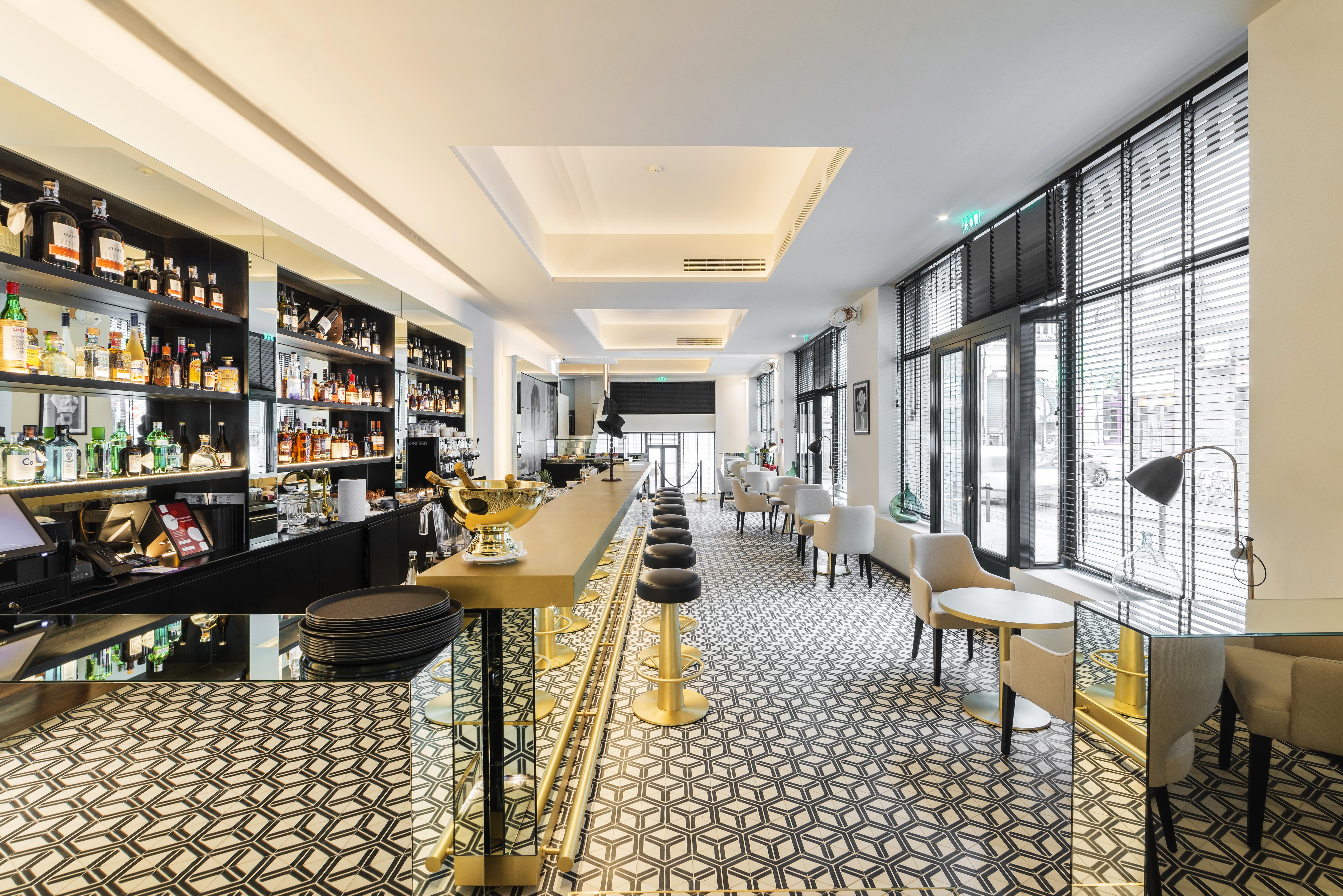 Hospes Infante Sagres Porto - Small Luxury Hotels Of The World מראה חיצוני תמונה The bar at the hotel
