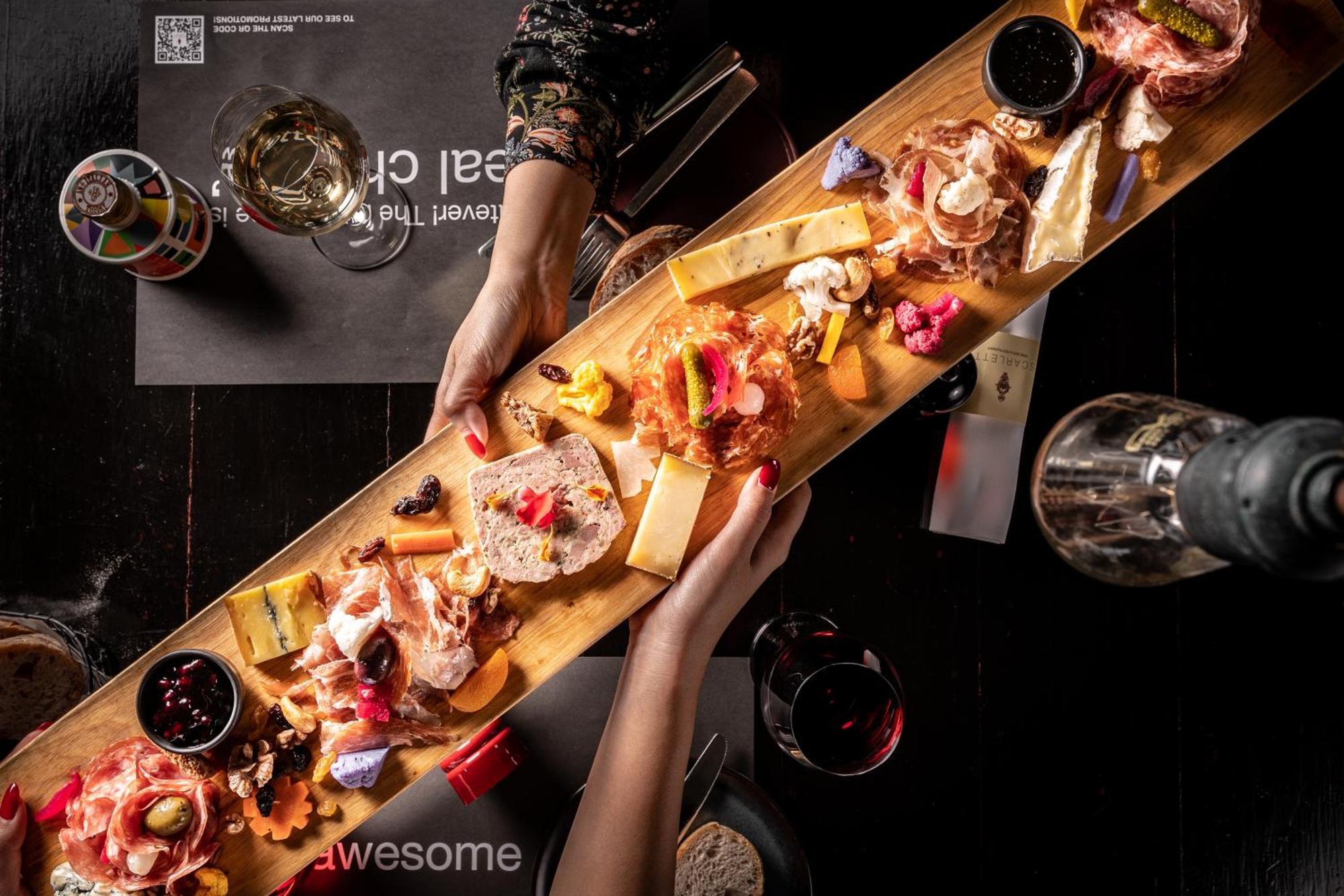 Hospes Infante Sagres Porto - Small Luxury Hotels Of The World מראה חיצוני תמונה A tapas platter