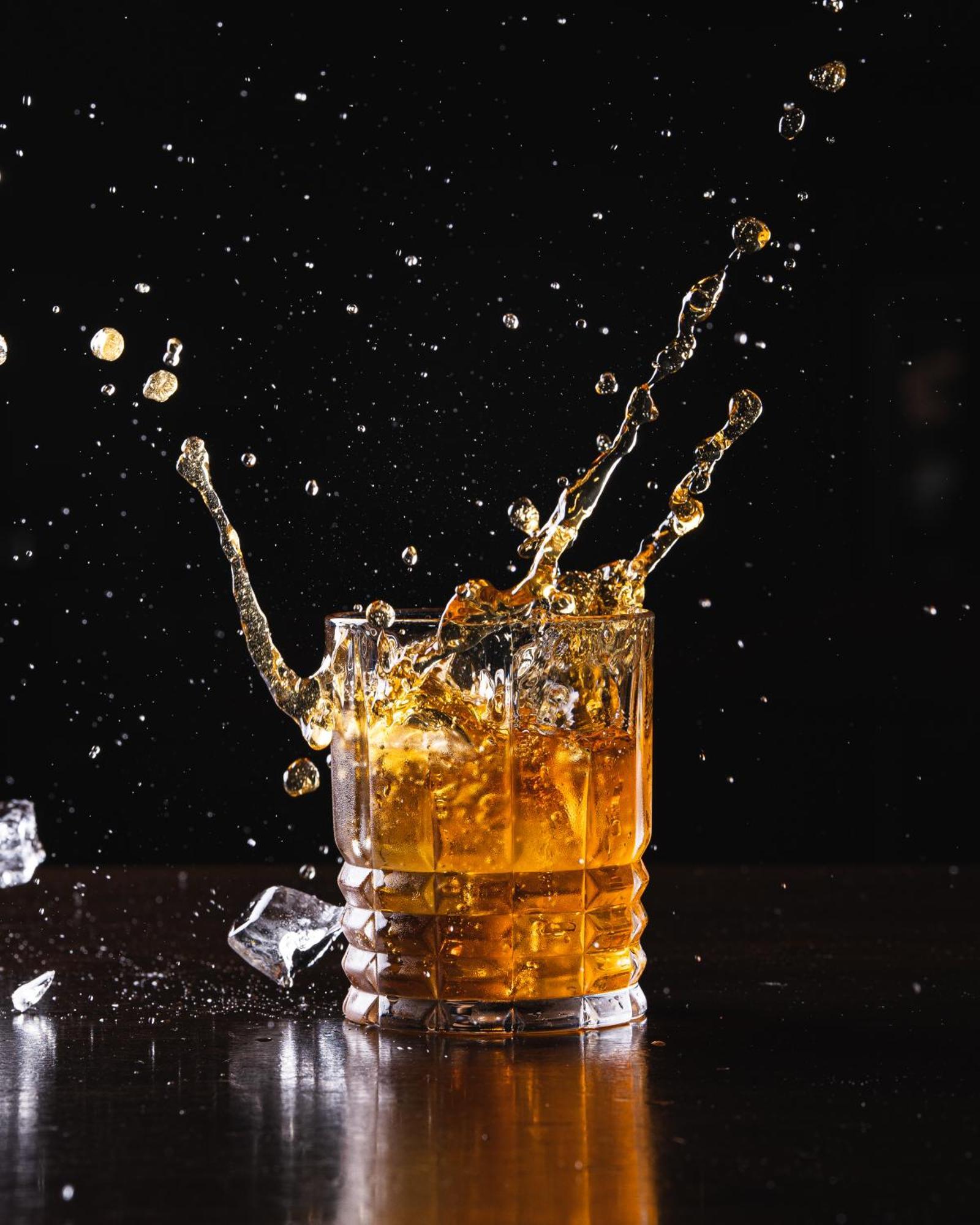 Hospes Infante Sagres Porto - Small Luxury Hotels Of The World מראה חיצוני תמונה A glass of whisky