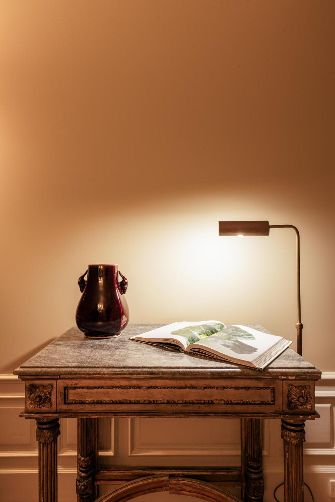 Hospes Infante Sagres Porto - Small Luxury Hotels Of The World מראה חיצוני תמונה A table lamp