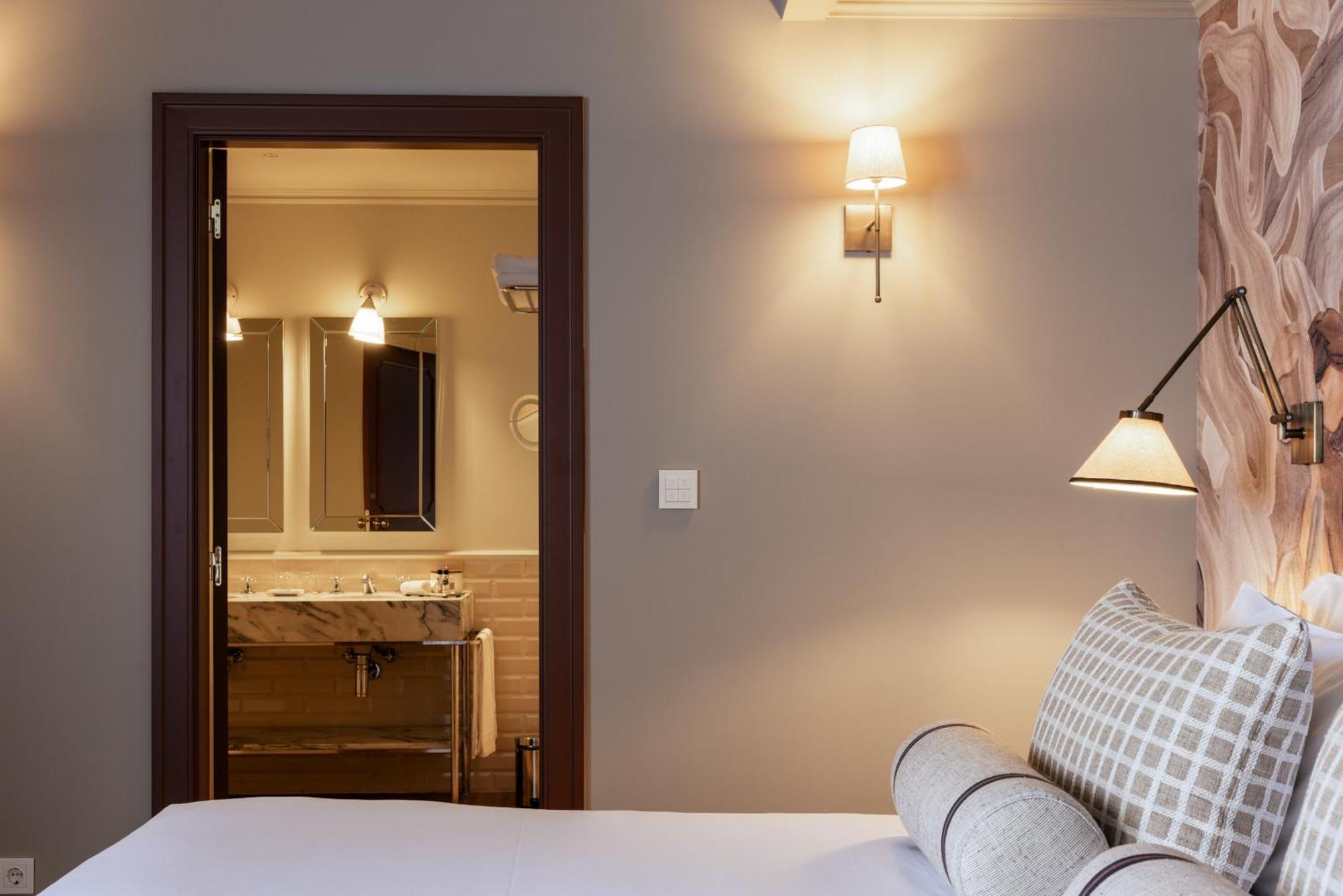 Hospes Infante Sagres Porto - Small Luxury Hotels Of The World מראה חיצוני תמונה A room at the hotel