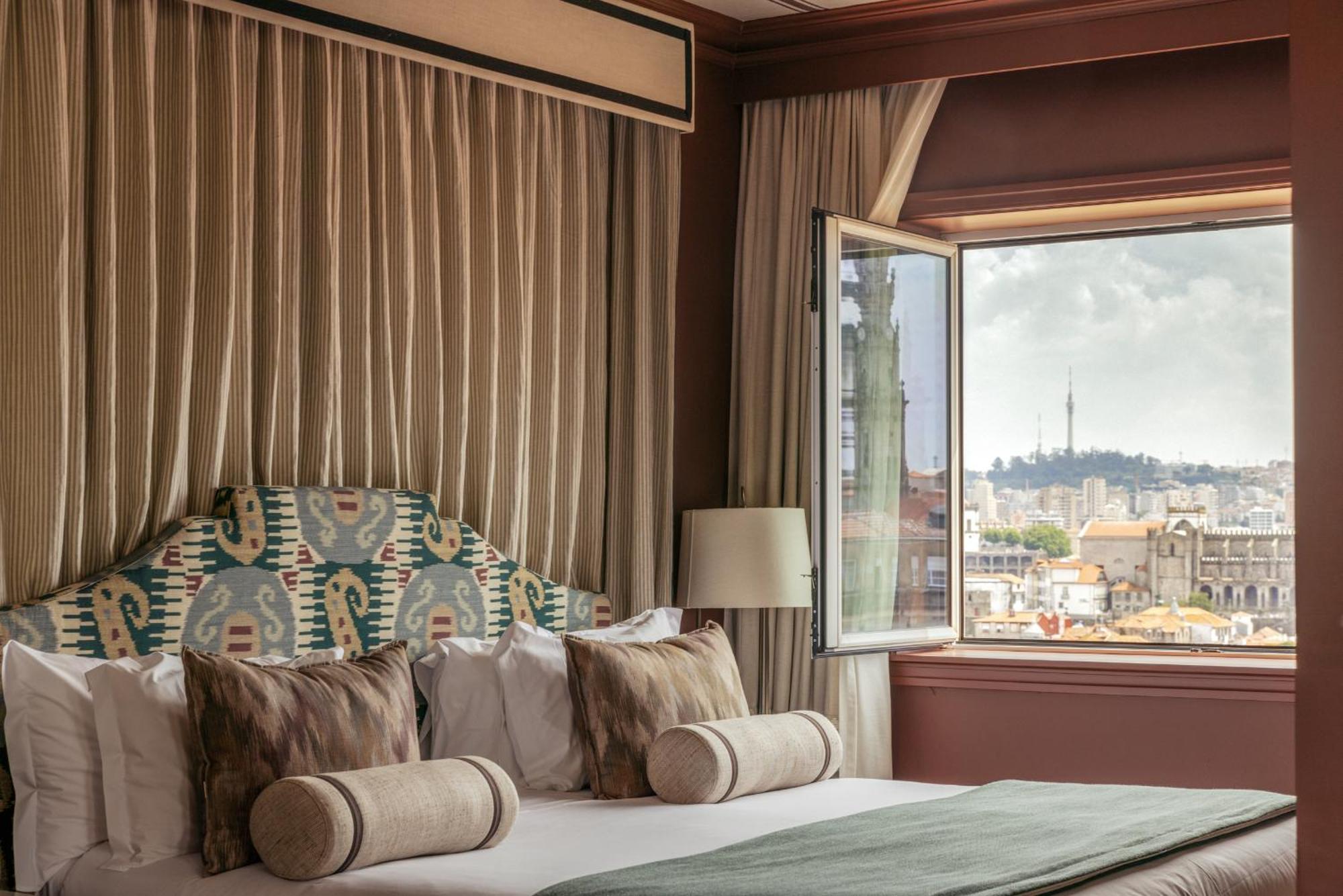 Hospes Infante Sagres Porto - Small Luxury Hotels Of The World מראה חיצוני תמונה A bedroom at the hotel
