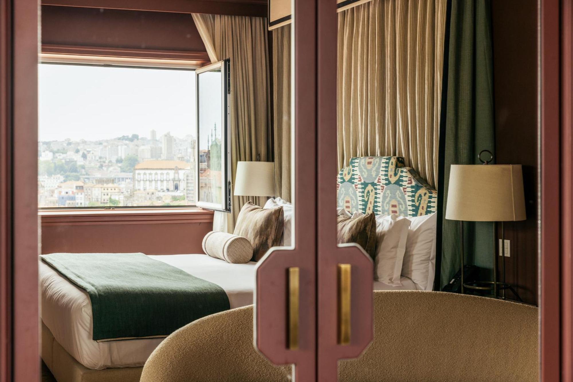 Hospes Infante Sagres Porto - Small Luxury Hotels Of The World מראה חיצוני תמונה A bedroom at the hotel