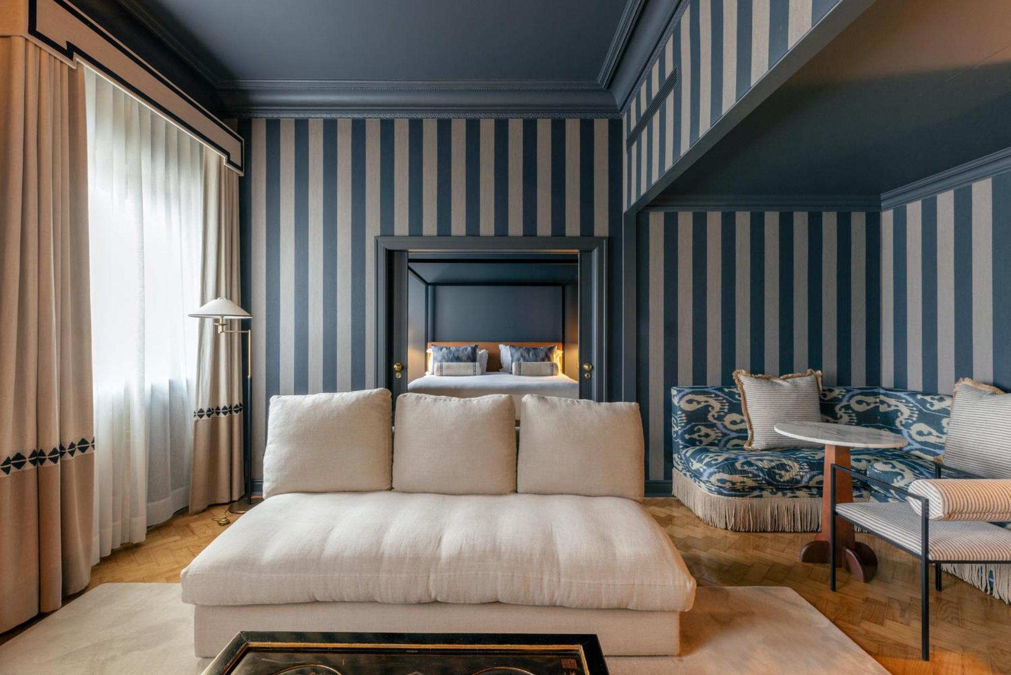 Hospes Infante Sagres Porto - Small Luxury Hotels Of The World מראה חיצוני תמונה A suite at the Hotel de Crillon